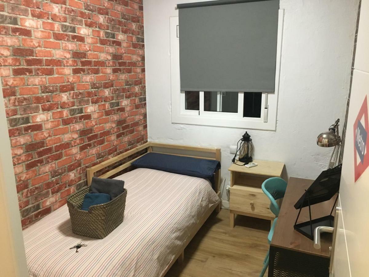 Practical Room: Barcelona-fira-airport Affittacamere L'Hospitalet de Llobregat