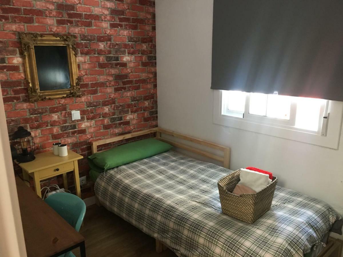 Practical Room: Barcelona-fira-airport Guest house *